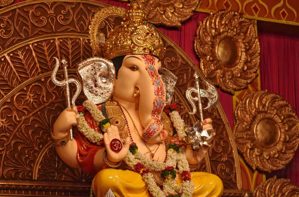 manos de ganesha con atributos